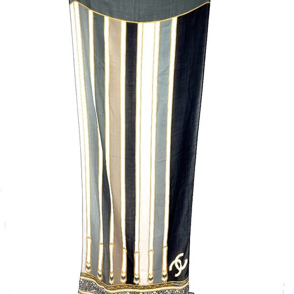 Sold on our website CHANEL Black Gray Cashmere Rectangular CC Logo Fringe Scarf - Picture 3 of 13